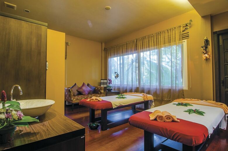 Hotel Baan Amphawa Resort & Spa