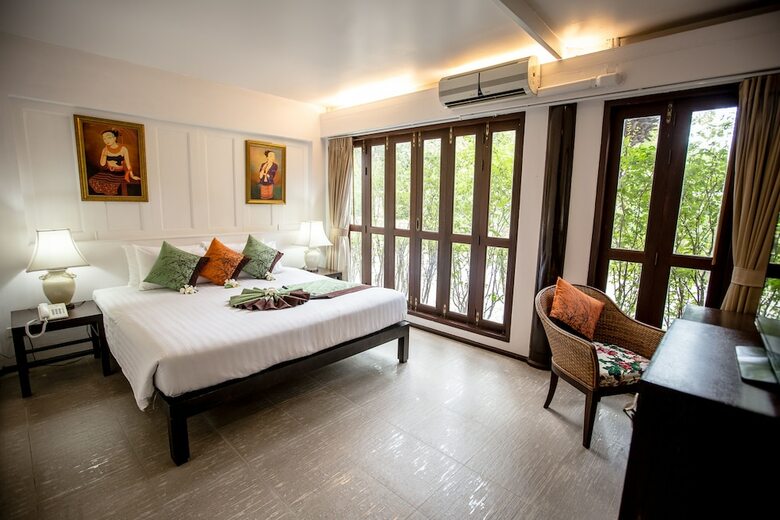 Hotel Baan Amphawa Resort & Spa