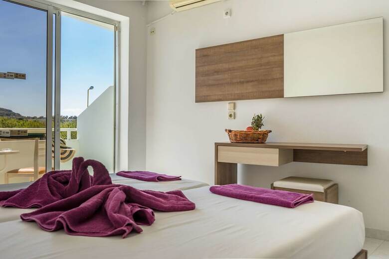Stamos Hotel