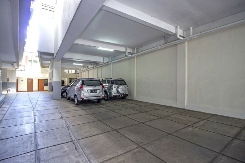 Hotel Reddoorz Plus @ Wastu Kencana
