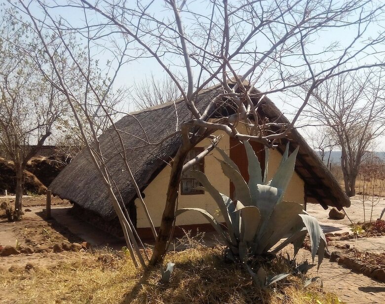 Liya Lodge And Campsite