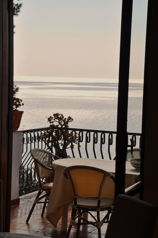 Villa Laura Apartment Sea View