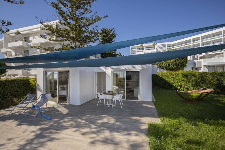 Leonardo Plaza Cypria Maris Beach Hotel & Spa