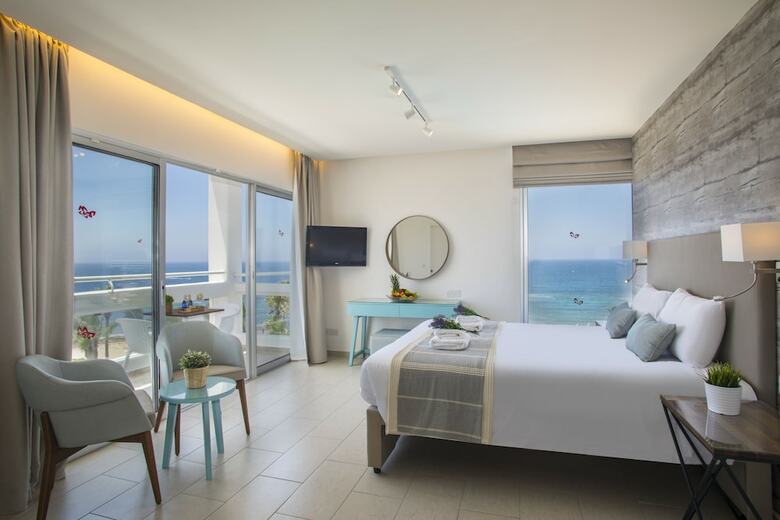 Leonardo Plaza Cypria Maris Beach Hotel & Spa