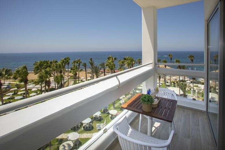 Leonardo Plaza Cypria Maris Beach Hotel & Spa