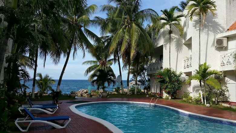 Apartamentos Ocho Rios Beach Resort At Chrisann