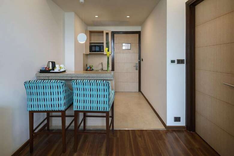 Sandal Suites Op. By Lemon Tree Hotels