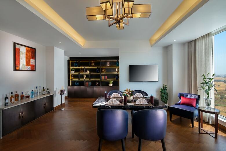 Sandal Suites Op. By Lemon Tree Hotels