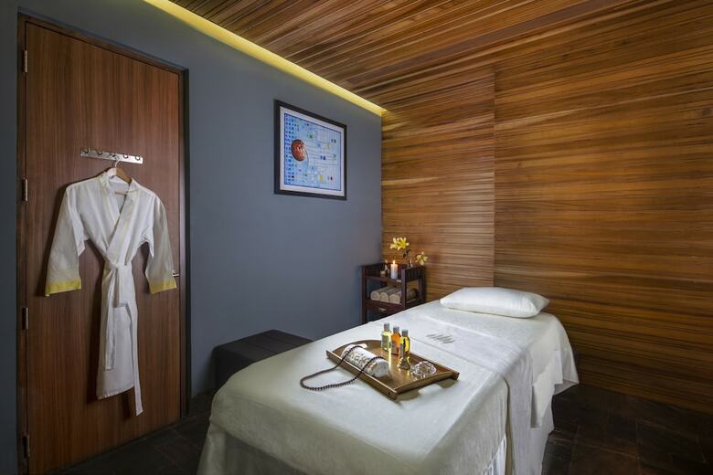 Sandal Suites Op. By Lemon Tree Hotels