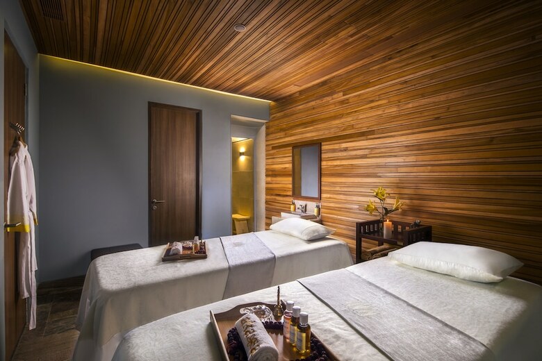 Sandal Suites Op. By Lemon Tree Hotels