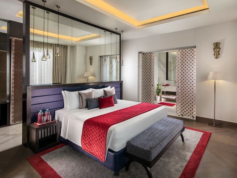 Sandal Suites Op. By Lemon Tree Hotels