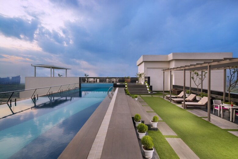 Sandal Suites Op. By Lemon Tree Hotels