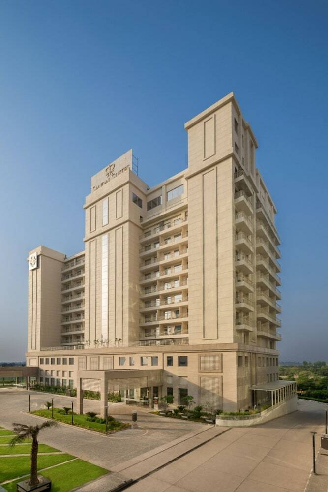 Sandal Suites Op. By Lemon Tree Hotels