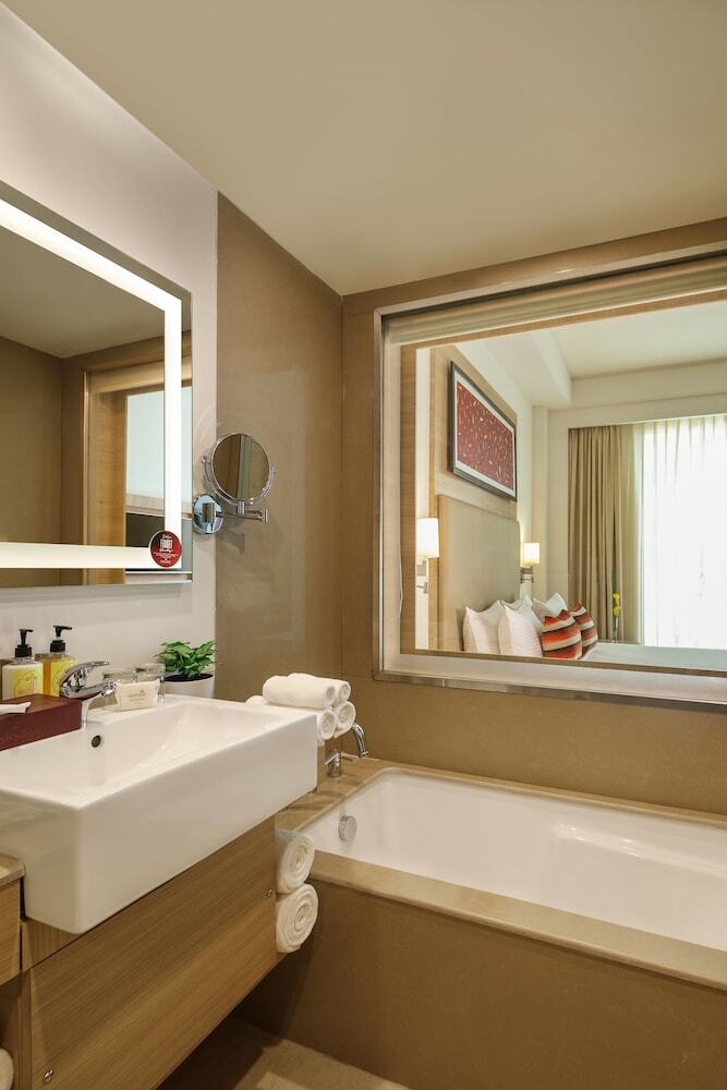 Sandal Suites Op. By Lemon Tree Hotels