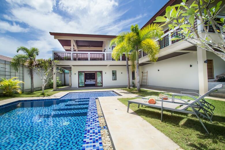 Aonanta Pool Villas