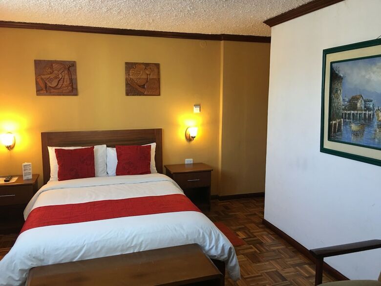 Hostal Mitad Del Mundo