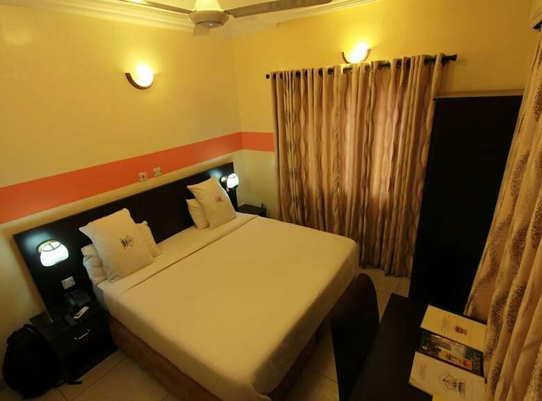 Hotel Esado Conference Centre And Suites