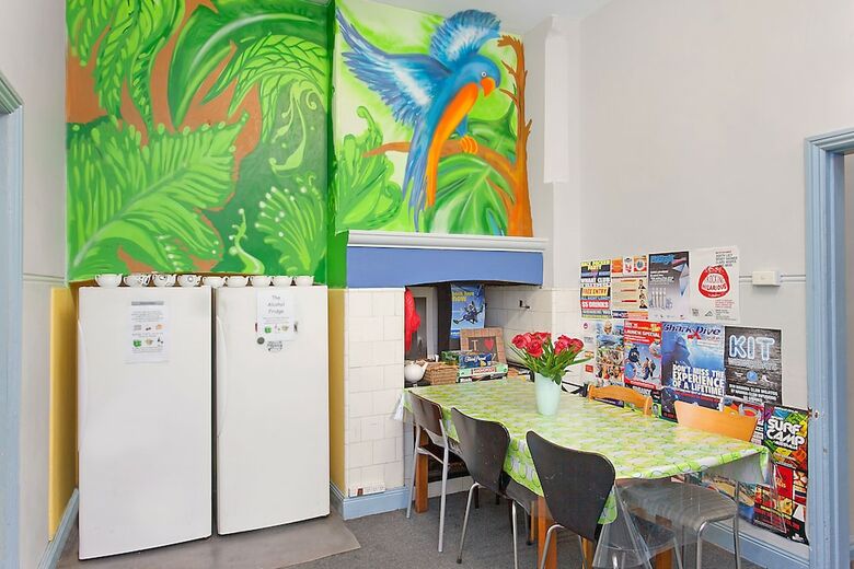Hostal Blue Parrot Backpackers