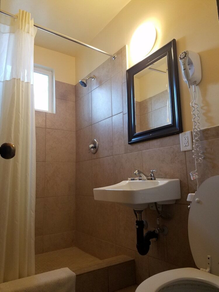 Motel Del Aire Inn