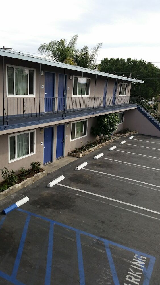 Motel Del Aire Inn