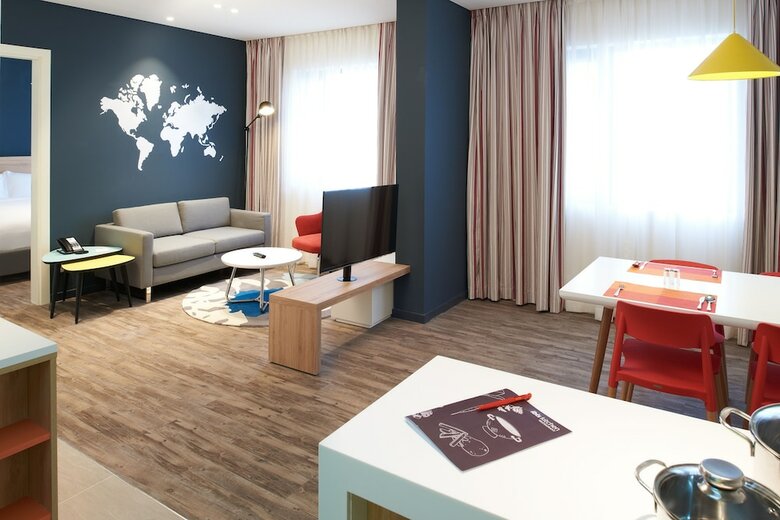 Hotel Ibis Saigon Airport