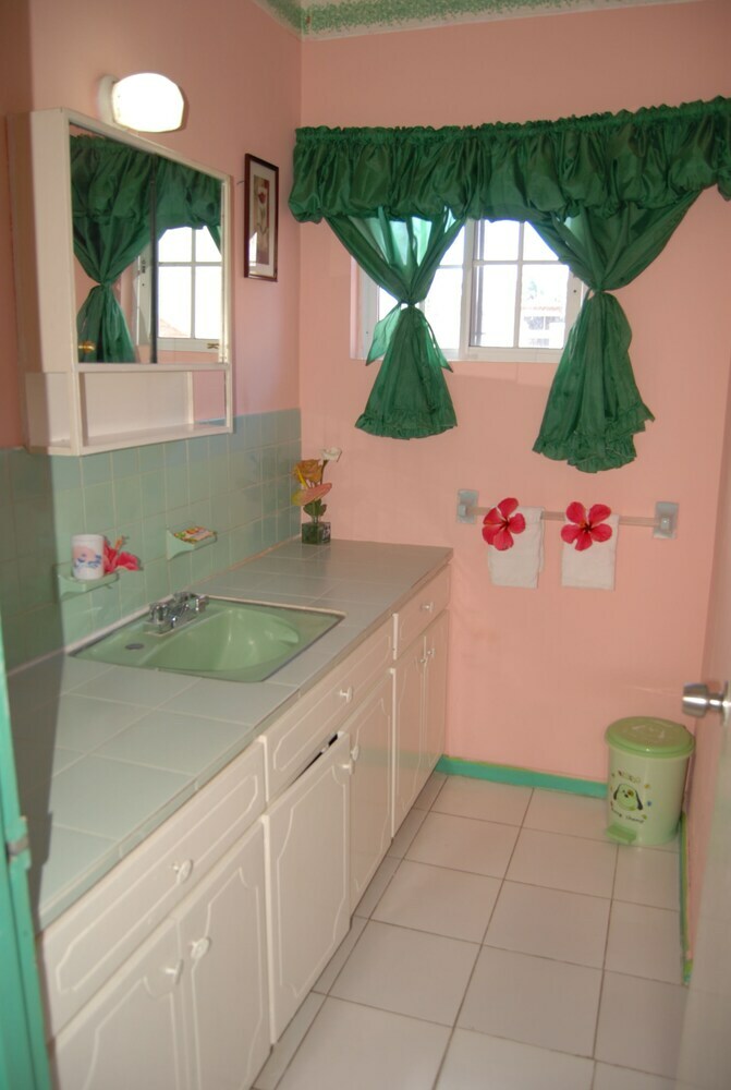 Hotel Pinkhibiscus Guest House