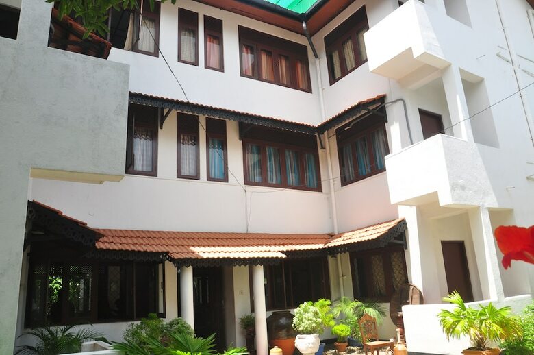 Hotel Blue Seas Tourist Guest House