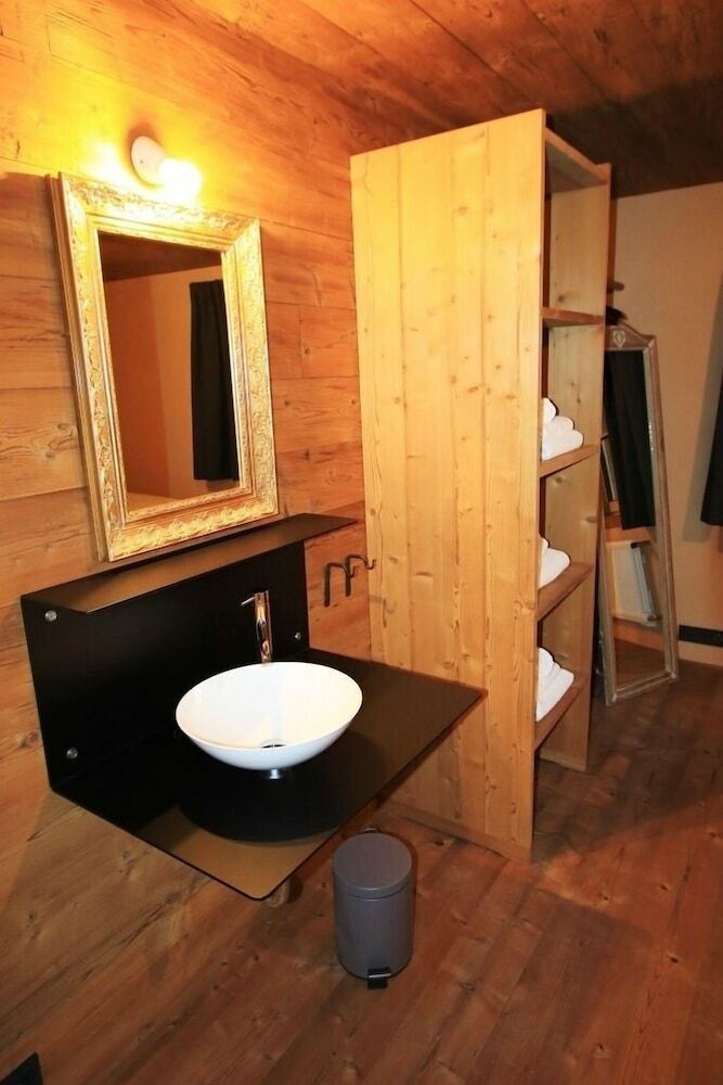 Alpen Select Lodge For 16-24 People