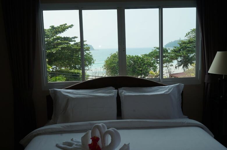 Kata Beachwalk Hotel And Bungalows
