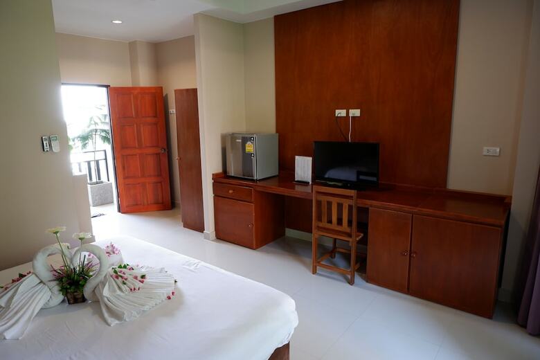 Kata Beachwalk Hotel And Bungalows
