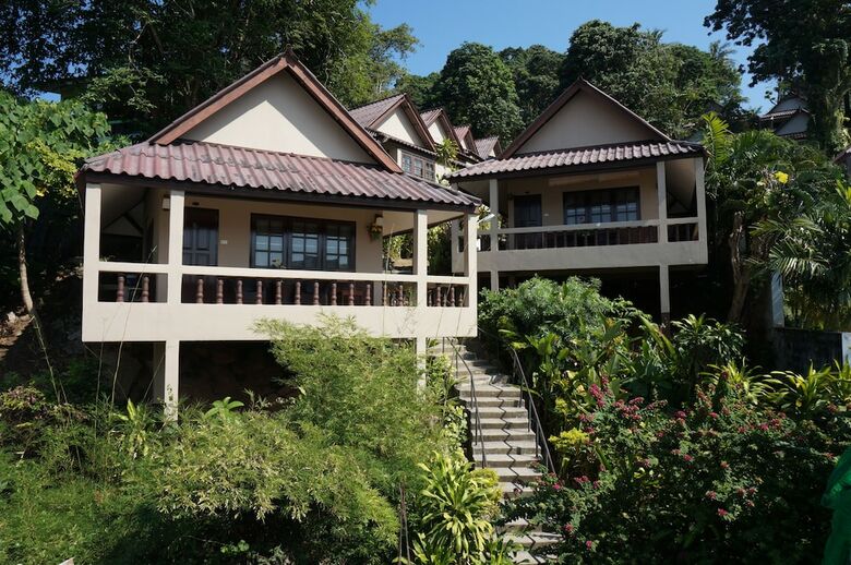 Kata Beachwalk Hotel And Bungalows