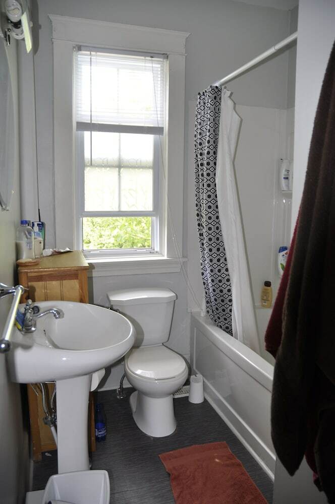 Apartamentos Moncton Suites - 79 Maple Street