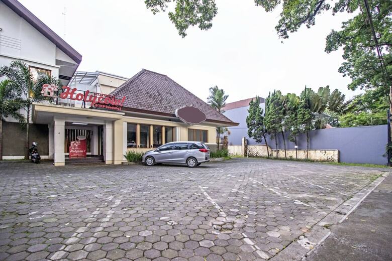 Hotel Residences By Reddoorz Near Rumah Mode