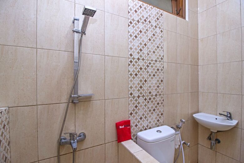 Hotel Residences By Reddoorz Near Rumah Mode