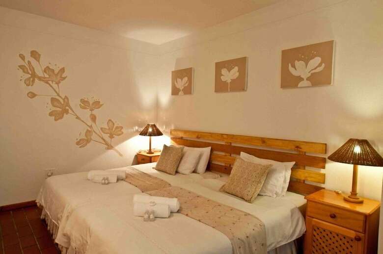 Hotel Woodpecker Inn