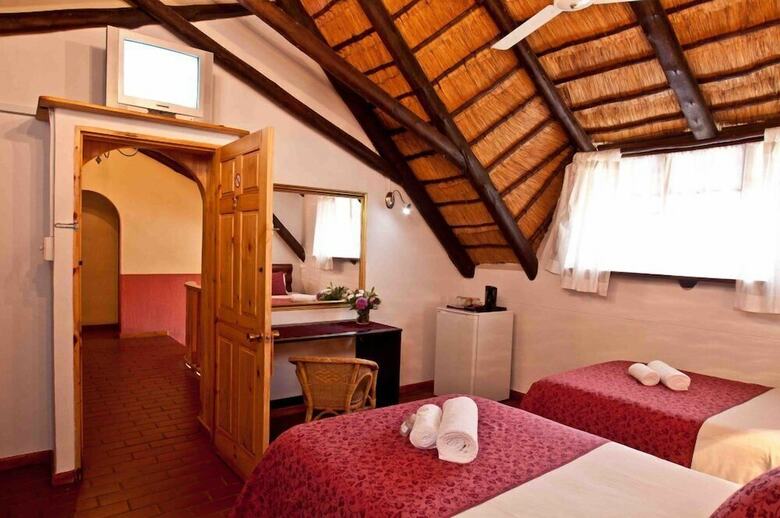 Hotel Woodpecker Inn