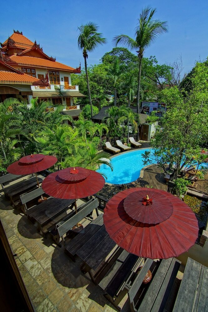 Hotel By The Red Canal