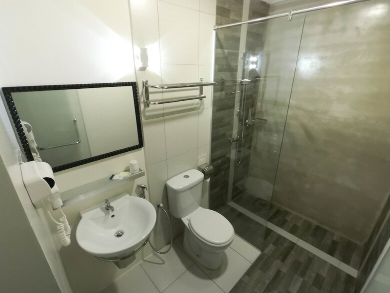 Baguss Hotel And Serviced Apartment