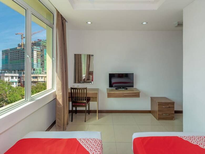 Oyo 216 La Viva Hotel