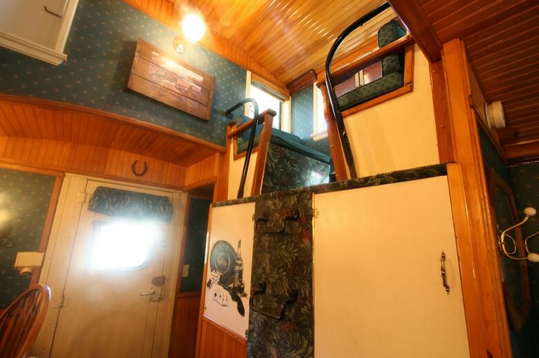 Featherbed Railroad Bed And Breakfast Resort