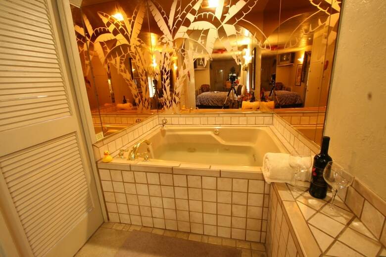 Featherbed Railroad Bed And Breakfast Resort