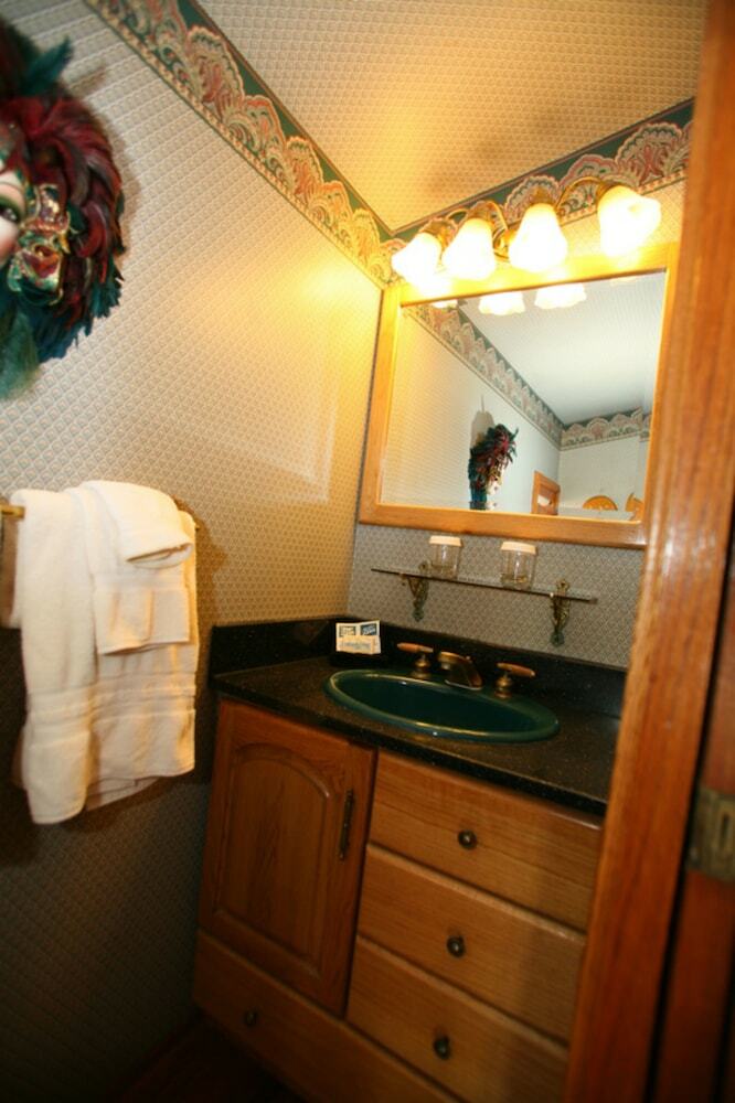 Featherbed Railroad Bed And Breakfast Resort
