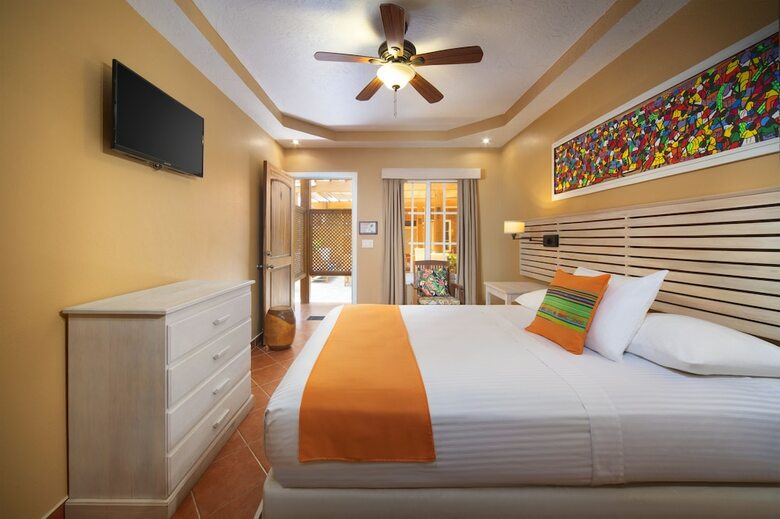 Mr. Tucan Hotel