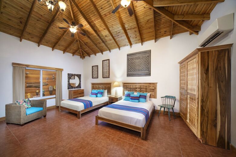 Mr. Tucan Hotel