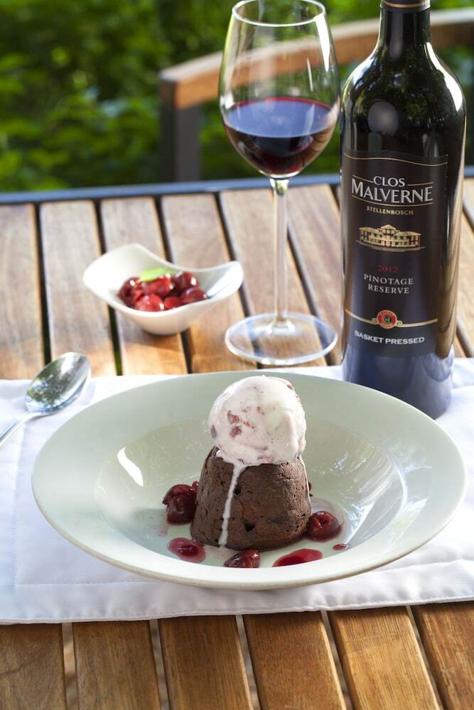 Bed & Breakfast Clos Malverne Wine Estate Accommodation