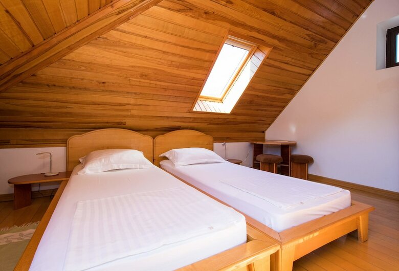 Hotel J&j Bed And Breakfast