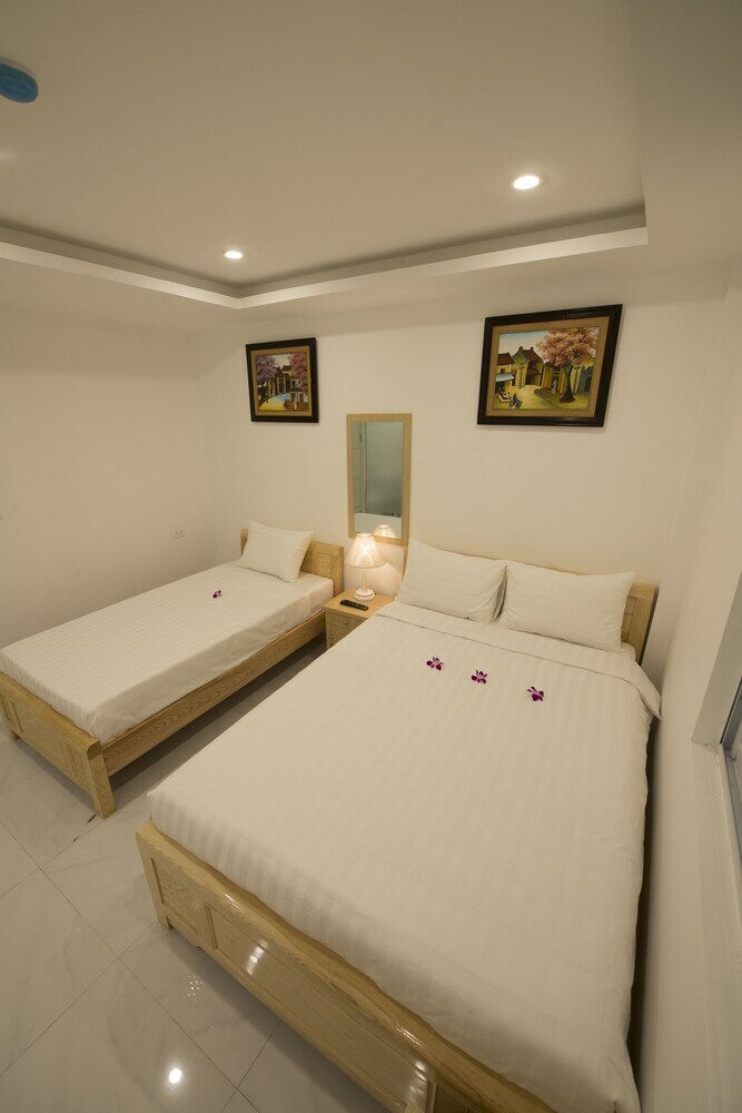 Hanoi Holiday Center Hotel