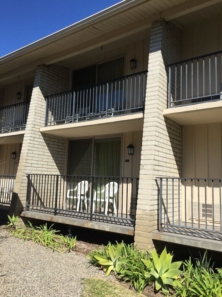 Hotel Ramada By Wyndham Santa Barbara