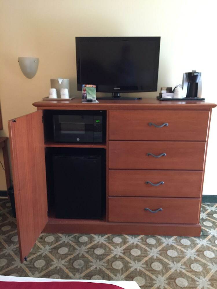 Hotel Ramada By Wyndham Santa Barbara