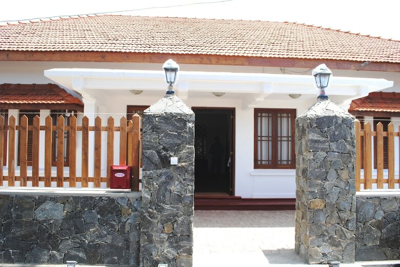 Miura Dutch Edge Hotel